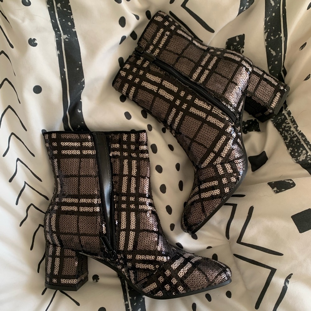 🚫SOLD Plaid sequined ankle booties